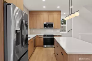 14308 Roslyn Pl N, Seattle, WA 98133 - Photo 11