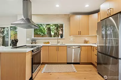 11043 B 19th Avenue NE, Seattle, WA 98125 - Photo 5