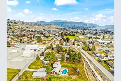 1919 B 5th St, Wenatchee, WA 98801 - Photo 11