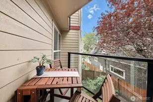 900 Summit Ave E, Seattle, WA 98102 - Photo 7