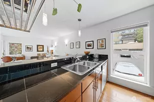 900 Summit Ave E, Seattle, WA 98102 - Photo 13