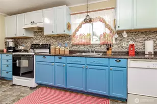 1237 S Ridgewood Ave, Tacoma, WA 98405 - Photo 9