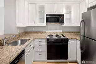 2244 13th Ave W, Seattle, WA 98119 - Photo 11