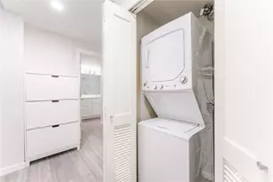 76 Cedar St, Seattle, WA 98121 - Photo 17