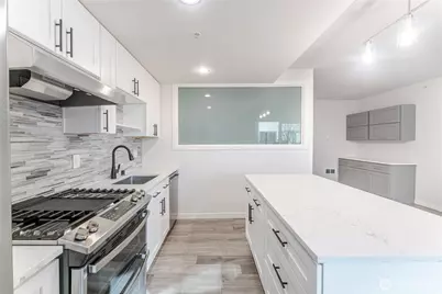 76 Cedar Street #303, Seattle, WA 98121 - Photo 11