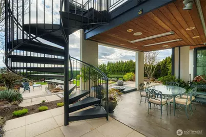 1640 Magnolia Boulevard W, Seattle, WA 98199 - Photo 27