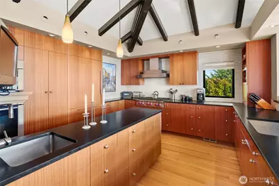 1640 Magnolia Boulevard W, Seattle, WA 98199 - Photo 13