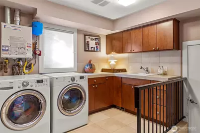1640 Magnolia Boulevard W, Seattle, WA 98199 - Photo 35