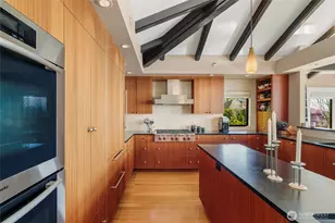 1640 Magnolia Blvd W, Seattle, WA 98199 - Photo 9