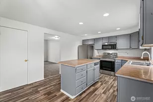 12605 225th St E, Graham, WA 98338 - Photo 7