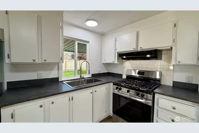 2725 E Fir Street #9, Mount Vernon, WA 98273 - Photo 3