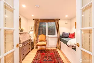 106 NE 46th St, Seattle, WA 98105 - Photo 23