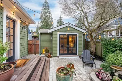 106 NE 46th Street, Seattle, WA 98105 - Photo 25