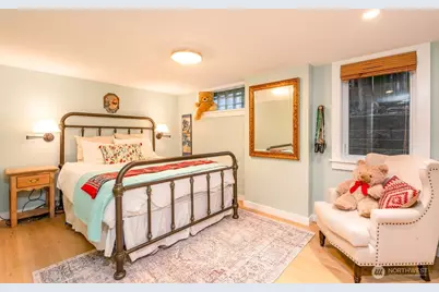 106 NE 46th Street, Seattle, WA 98105 - Photo 23