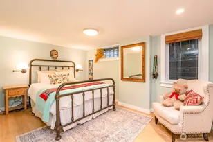 106 NE 46th St, Seattle, WA 98105 - Photo 23