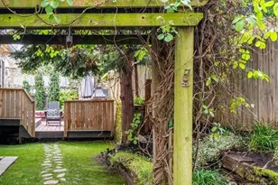 106 NE 46th St, Seattle, WA 98105 - Photo 31