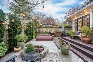 106 NE 46th St, Seattle, WA 98105 - Photo 29