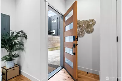 4517 B Sunnyside Avenue N, Seattle, WA 98103 - Photo 3