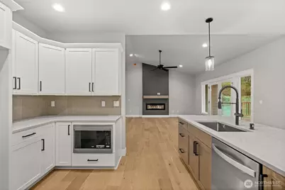 7864 Beach Drive E, Port Orchard, WA 98366 - Photo 5