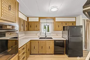 11330 E Riverside Dr, Bothell, WA 98011 - Photo 13