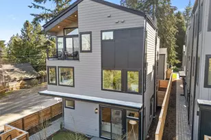 1261 NE 100th St, Seattle, WA 98125 - Photo 3