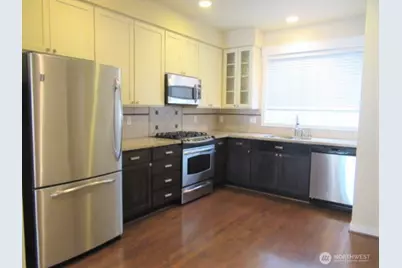 421 Federal Avenue E, Seattle, WA 98102 - Photo 7