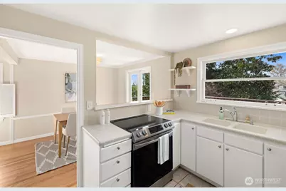 6251 Vassar Avenue NE, Seattle, WA 98115 - Photo 7