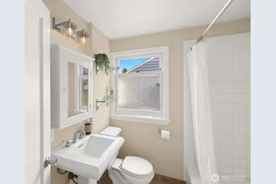 6251 Vassar Avenue NE, Seattle, WA 98115 - Photo 17