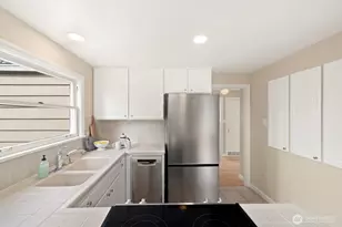 6251 Vassar Ave NE, Seattle, WA 98115 - Photo 9