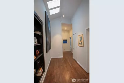 907 Broadway E, Seattle, WA 98102 - Photo 31