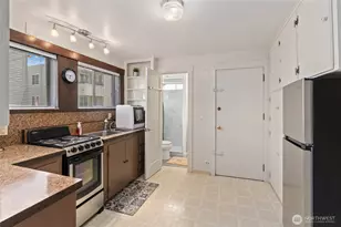 561 Lee St, Seattle, WA 98109 - Photo 33