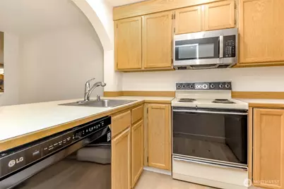 17311 119th Ln SE J#3, Renton, WA 98058 - Photo 9