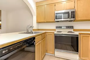 17311 119th Ln SE J, Renton, WA 98058 - Photo 11