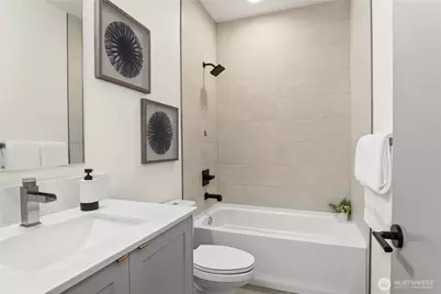 4758 Greenlake Way N, Seattle, WA 98103 - Photo 11