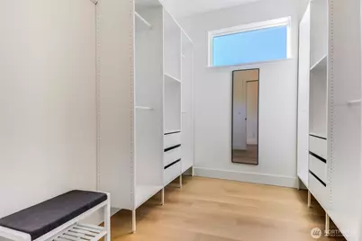 10618 E Riverside Dr, Bothell, WA 98011 - Photo 11