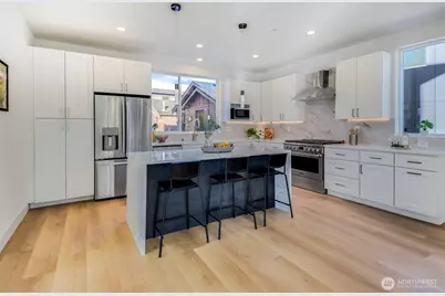 10618 E Riverside Dr, Bothell, WA 98011 - Photo 7