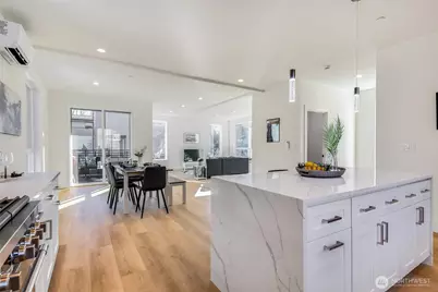 10618 E Riverside Dr, Bothell, WA 98011 - Photo 3