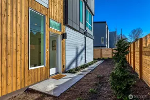 10618 E Riverside Dr, Bothell, WA 98011 - Photo 5