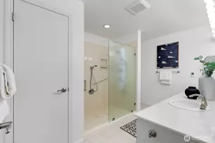 2410 Aurora Ave N, Seattle, WA 98109 - Photo 33