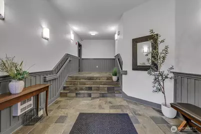 18 Dravus Street #207, Seattle, WA 98109 - Photo 3