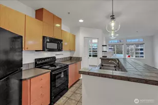 18 Dravus St, Seattle, WA 98109 - Photo 5