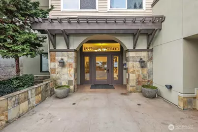 18 Dravus Street #207, Seattle, WA 98109 - Photo 33