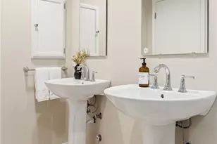 467 Newton St, Seattle, WA 98109 - Photo 21