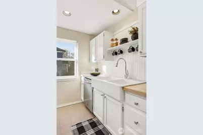 467 Newton Street #405, Seattle, WA 98109 - Photo 11