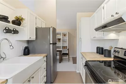 467 Newton Street #405, Seattle, WA 98109 - Photo 13