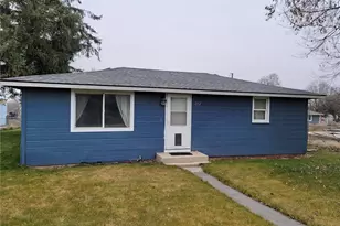 212 E 6th Ave, Warden, WA 98857 - Photo 1