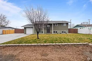 321 S Sheppard St, Kennewick, WA 99336 - Photo 1