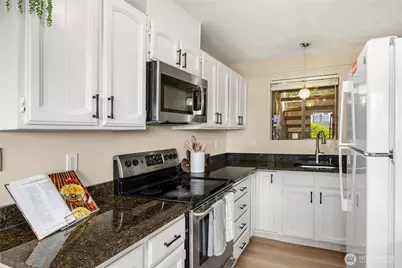 717 122nd Avenue NE #B1, Bellevue, WA 98005 - Photo 7