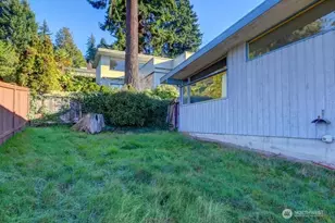 18822 Olympic View Dr, Edmonds, WA 98020 - Photo 17