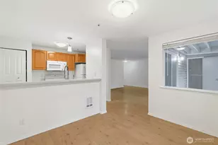 19230 Forest Park Dr NE, Seattle, WA 98155 - Photo 11